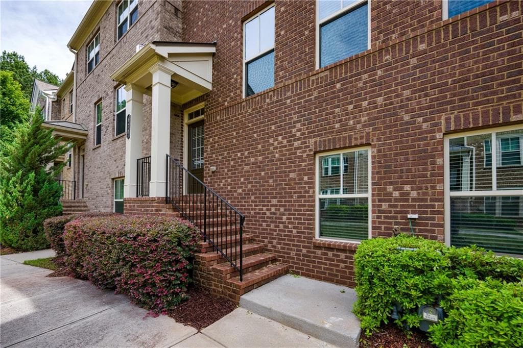 3 bedroom, 4 bathroom, 2,338 sq ft townhouse for sale at 620 Sunset Park Drive, Suwanee, GA 30024 — photo 3