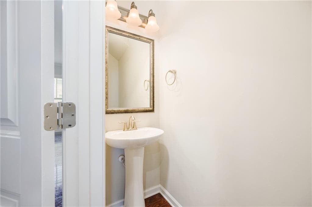 3 bedroom, 4 bathroom, 2,338 sq ft townhouse for sale at 620 Sunset Park Drive, Suwanee, GA 30024 — photo 9