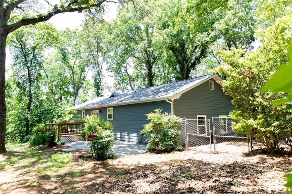 4 bedroom, 2 bathroom, 1,990 sq ft single family residence for sale at 19 MOUNTAIN VIEW Court, Cartersville, GA 30120 — photo 4