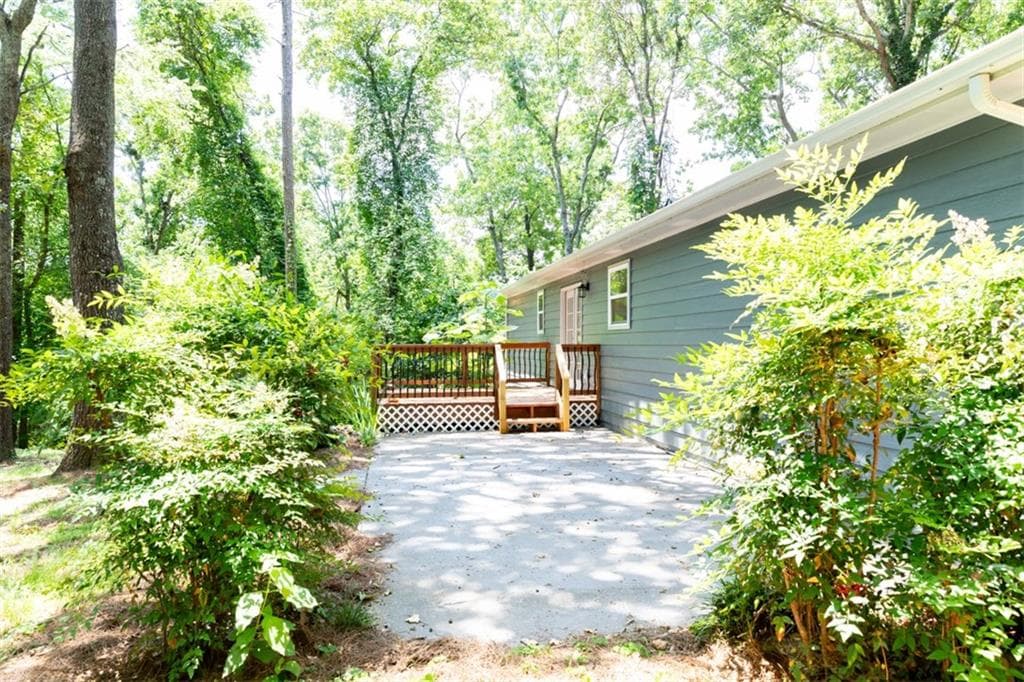 4 bedroom, 2 bathroom, 1,990 sq ft single family residence for sale at 19 MOUNTAIN VIEW Court, Cartersville, GA 30120 — photo 5