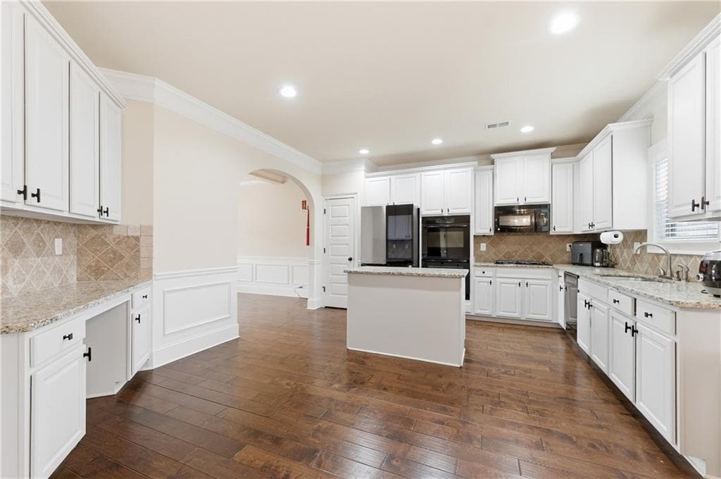 4 bedroom, 3 bathroom, 2,289 sq ft single family residence for sale at 6230 Wynfield Drive, Flowery Branch, GA 30542 — photo 7