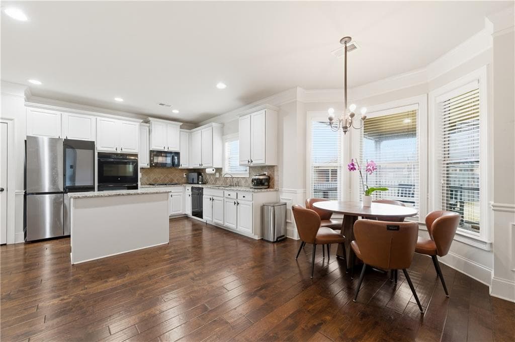 4 bedroom, 3 bathroom, 2,289 sq ft single family residence for sale at 6230 Wynfield Drive, Flowery Branch, GA 30542 — photo 8