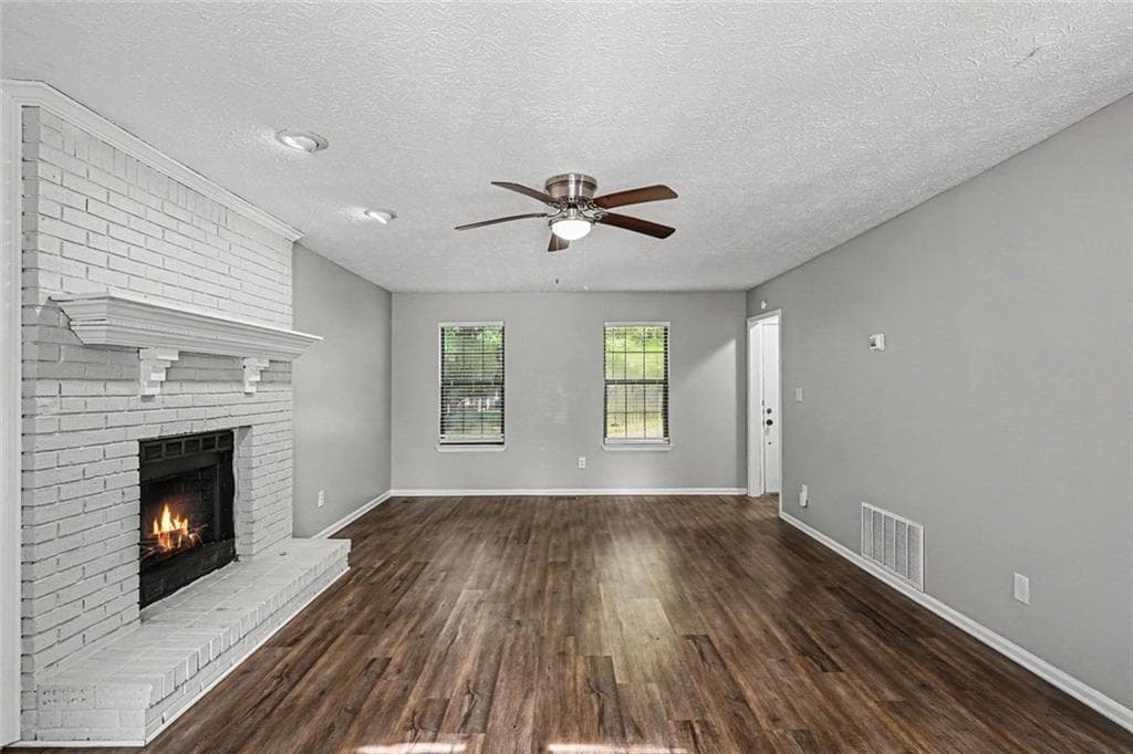 4 bedroom, 3 bathroom, 1,731 sq ft single family residence for sale at 1304 Oakwood Road, Jonesboro, GA 30236 — photo 3