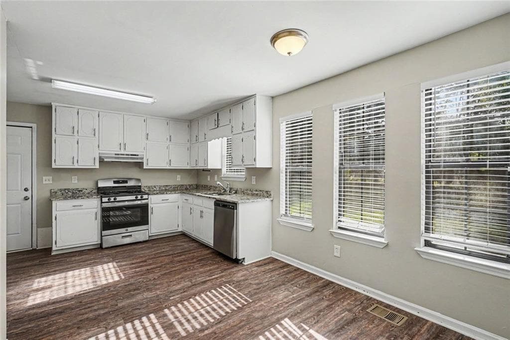 4 bedroom, 3 bathroom, 1,731 sq ft single family residence for sale at 1304 Oakwood Road, Jonesboro, GA 30236 — photo 8