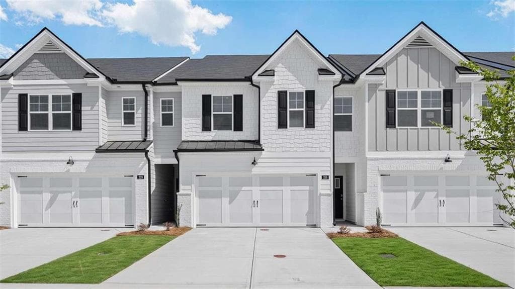 3 bedroom, 3 bathroom townhouse for sale at 220 Sound Circle, Stockbridge, GA 30281