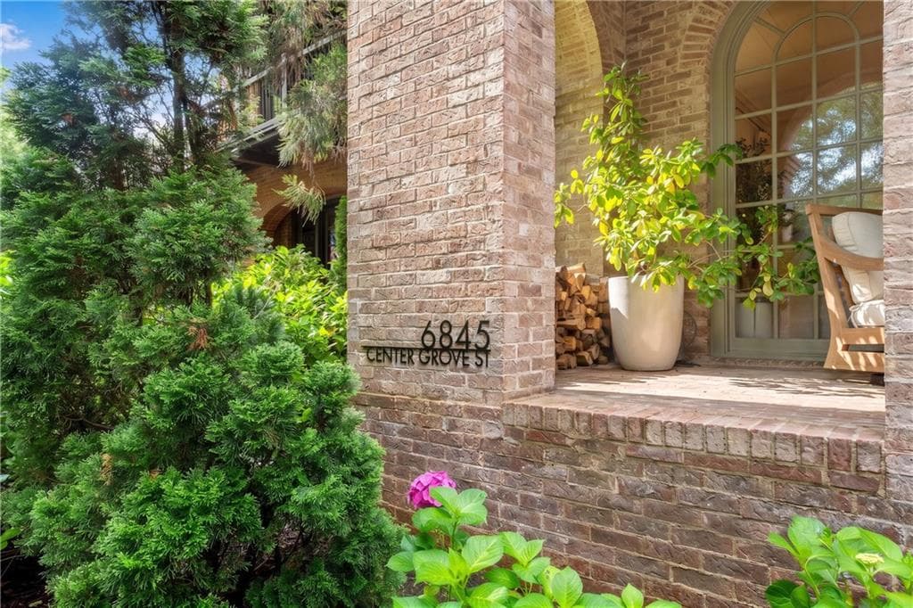 4 bedroom, 3 bathroom, 4,025 sq ft single family residence for sale at 6845 Center Grove Street, Cumming, GA 30040 — photo 3