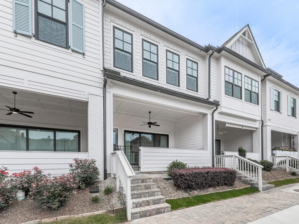 3 bedroom, 3 bathroom, 1,888 sq ft townhouse for sale at 639 Stickley Oak Way, Woodstock, GA 30189 — photo 2