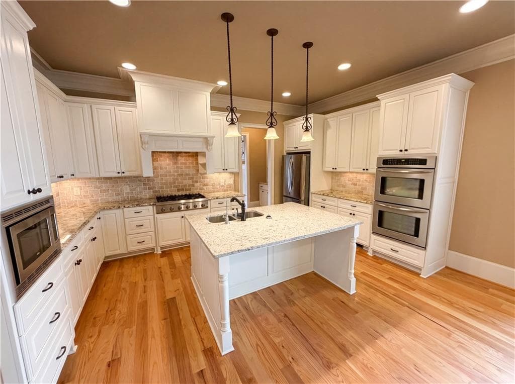 5 bedroom, 7 bathroom, 3,996 sq ft single family residence under contract at 3250 Camellia Lane, Suwanee, GA 30024 — photo 2