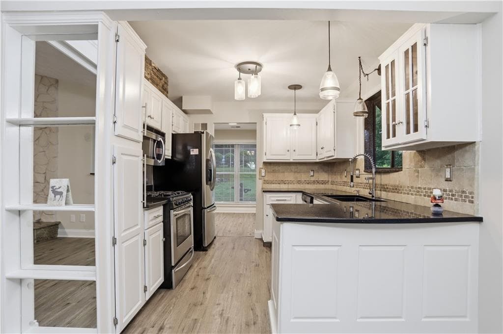 3 bedroom, 2 bathroom, 2,180 sq ft single family residence under contract at 1485 Barrier Road, Marietta, GA 30066 — photo 2