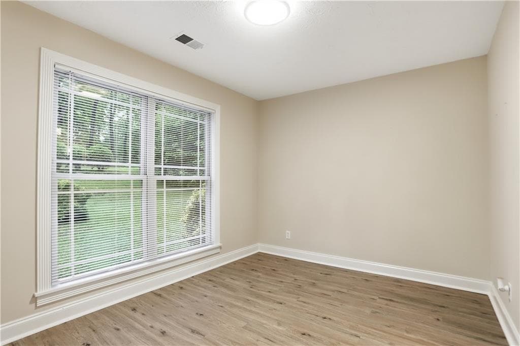3 bedroom, 2 bathroom, 2,180 sq ft single family residence under contract at 1485 Barrier Road, Marietta, GA 30066 — photo 4