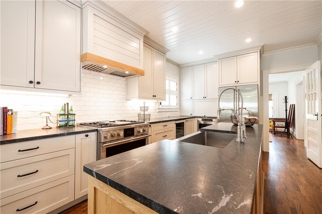 3 bedroom, 3 bathroom, 2,910 sq ft single family residence for sale at 2639 Acorn Avenue, Atlanta, GA 30305 — photo 6