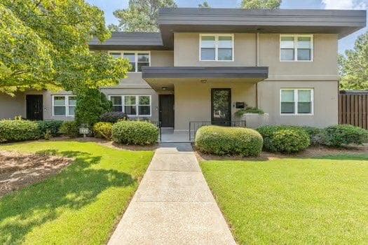 2 bedroom, 2 bathroom, 1,168 sq ft condominium for sale at 311 Lakemoore Drive, Atlanta, GA 30342 — photo 1 of 12