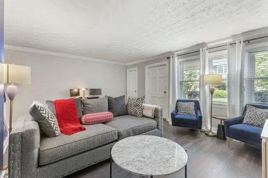 2 bedroom, 2 bathroom, 1,168 sq ft condominium for sale at 311 Lakemoore Drive, Atlanta, GA 30342 — photo 2
