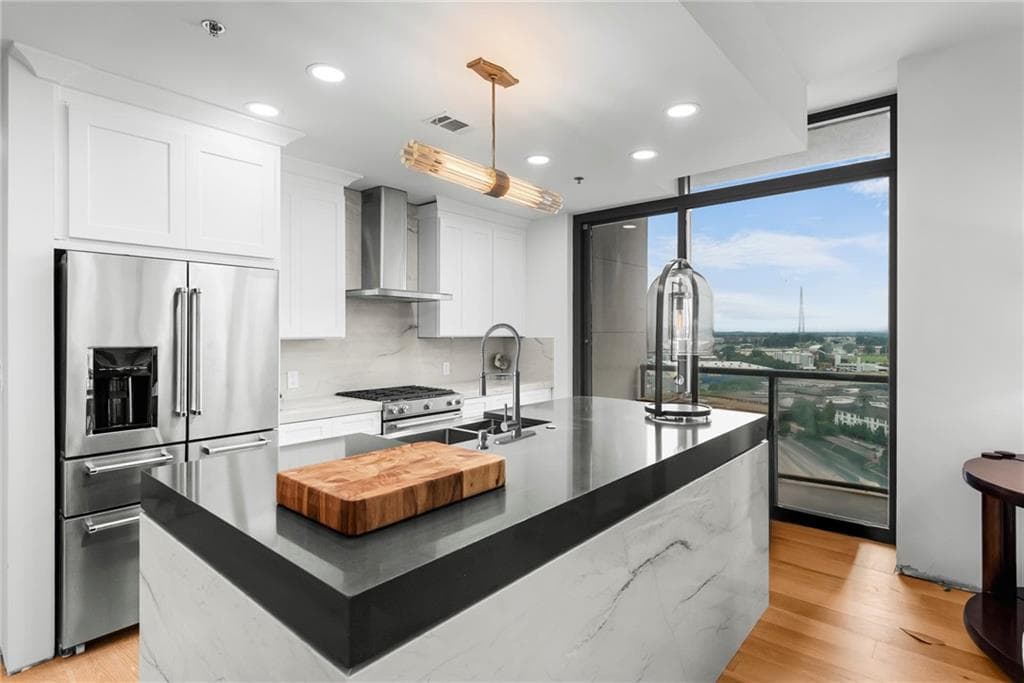 2 bedroom, 3 bathroom, 1,369 sq ft condominium for sale at 270 17th Street 2012, Atlanta, GA 30363