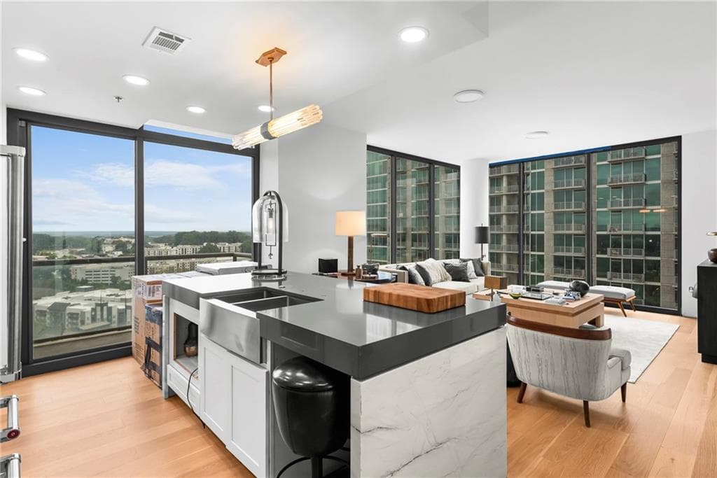 2 bedroom, 3 bathroom, 1,369 sq ft condominium for sale at 270 17th Street 2012, Atlanta, GA 30363 — photo 3