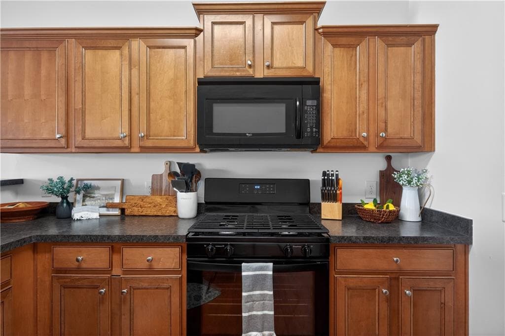 3 bedroom, 3 bathroom, 2,159 sq ft townhouse under contract at 172 Riley Circle, Dawsonville, GA 30534 — photo 7
