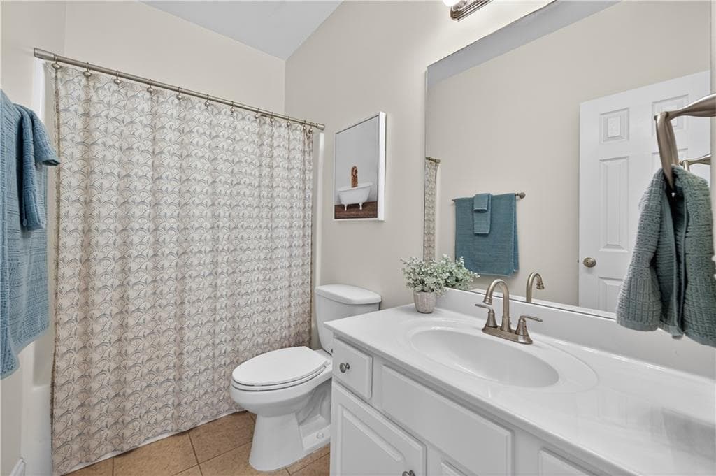 3 bedroom, 3 bathroom, 2,159 sq ft townhouse under contract at 172 Riley Circle, Dawsonville, GA 30534 — photo 8