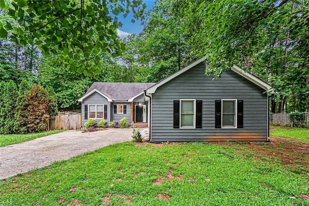 3 bedroom, 2 bathroom, 1,292 sq ft single family residence under contract at 597 Cedarcrest Road, Dallas, GA 30132 — photo 2