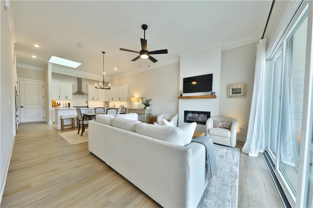 3 bedroom, 3 bathroom, 1,888 sq ft townhouse for sale at 639 Stickley Oak Way, Woodstock, GA 30189 — photo 4