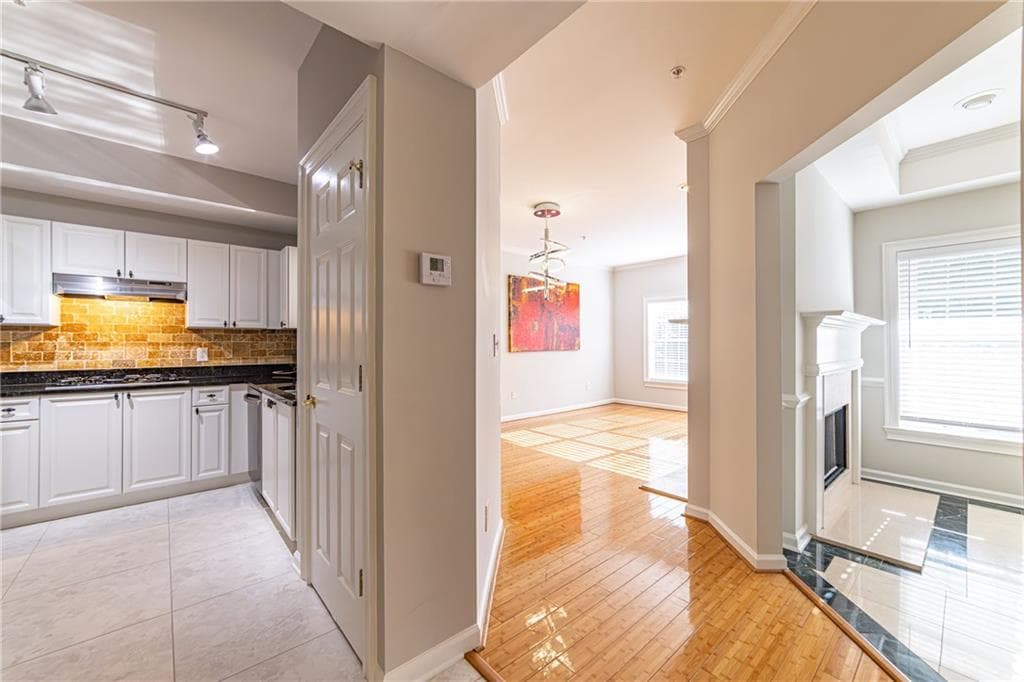 1 bedroom, 2 bathroom, 1,469 sq ft condominium for rent at 3275 Lenox Road 214, Atlanta, GA 30324 for $2,300 a month — photo 3