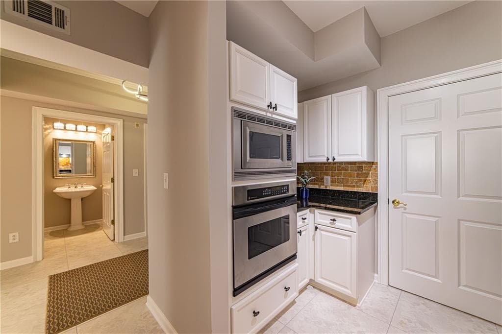 1 bedroom, 2 bathroom, 1,469 sq ft condominium for rent at 3275 Lenox Road 214, Atlanta, GA 30324 for $2,300 a month — photo 10