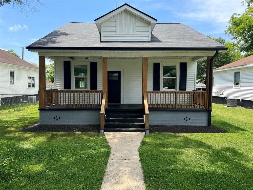 2 bedroom, 1 bathroom, 924 sq ft single family residence sold at 29 Akron Street, Cartersville, GA 30120