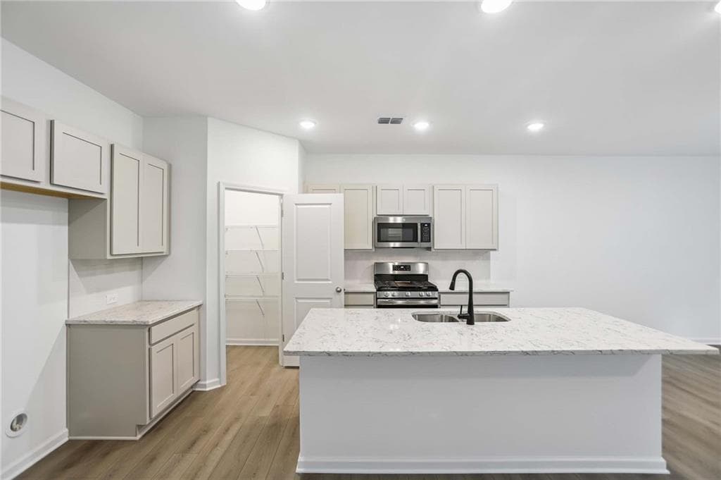 5 bedroom, 3 bathroom, 2,801 sq ft single family residence for sale at 5360 Heron Bay Boulevard, Locust Grove, GA 30248 — photo 7