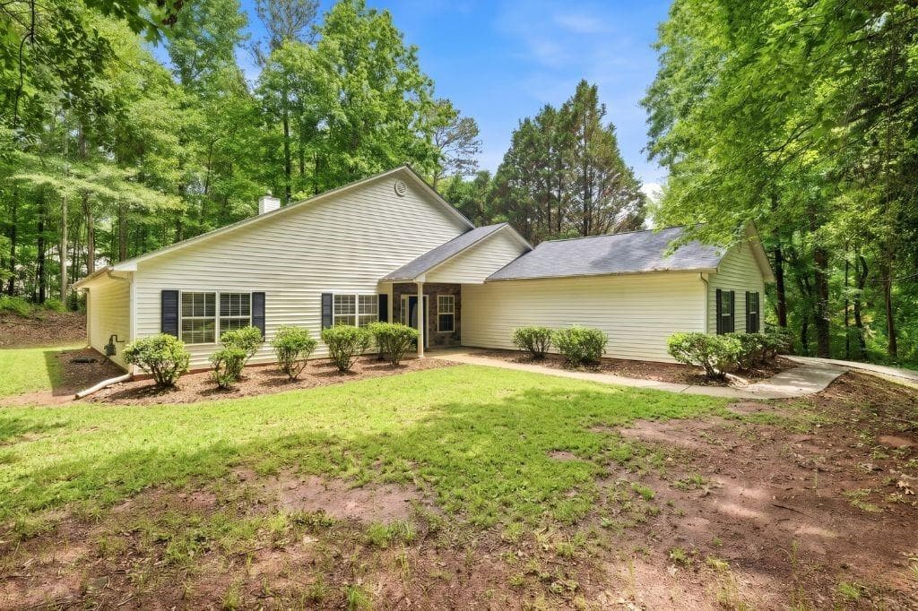 3 bedroom, 2 bathroom, 2,256 sq ft single family residence for sale at 359 Cannongate Road, Sharpsburg, GA 30277 — photo 5