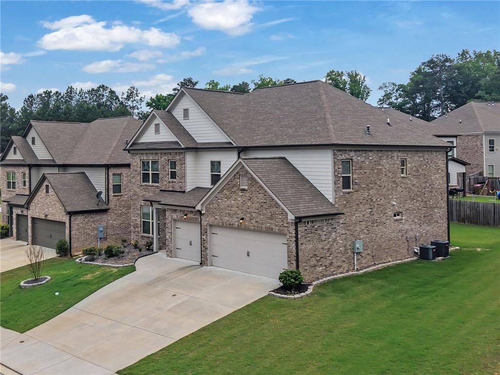 5 bedroom, 4 bathroom, 3,174 sq ft single family residence for sale at 3187 Oxford Mil Lane, Buford, GA 30519 — photo 2