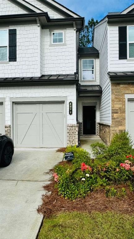 3 bedroom, 3 bathroom, 1,955 sq ft townhouse for sale at 4078 Haleston Road, Duluth, GA 30097 — photo 2