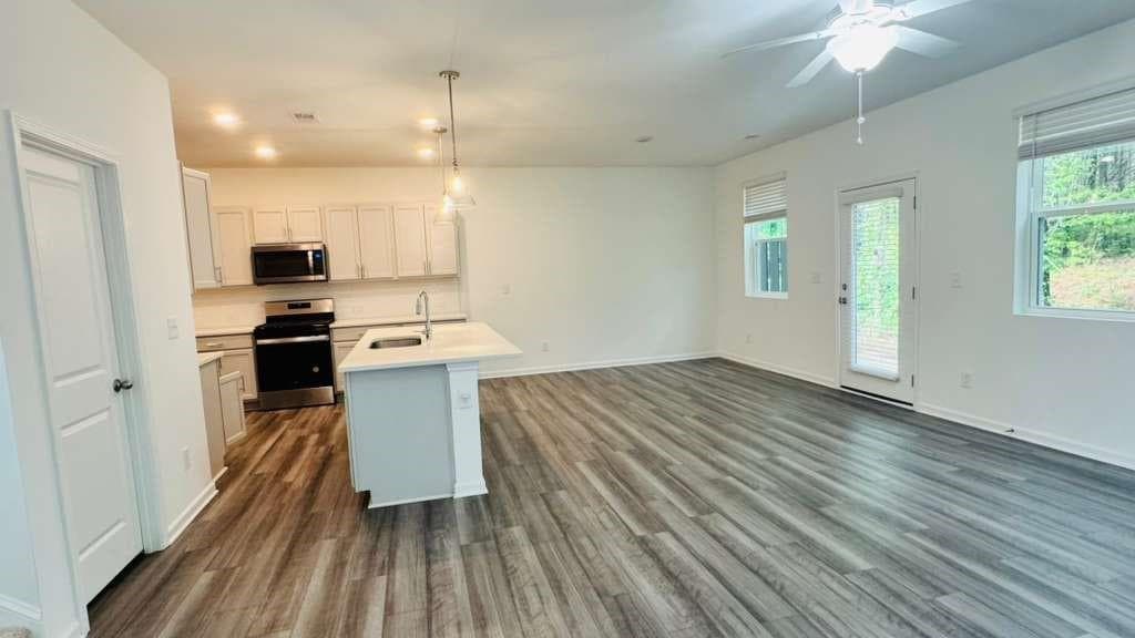 3 bedroom, 3 bathroom, 1,955 sq ft townhouse for sale at 4078 Haleston Road, Duluth, GA 30097 — photo 3