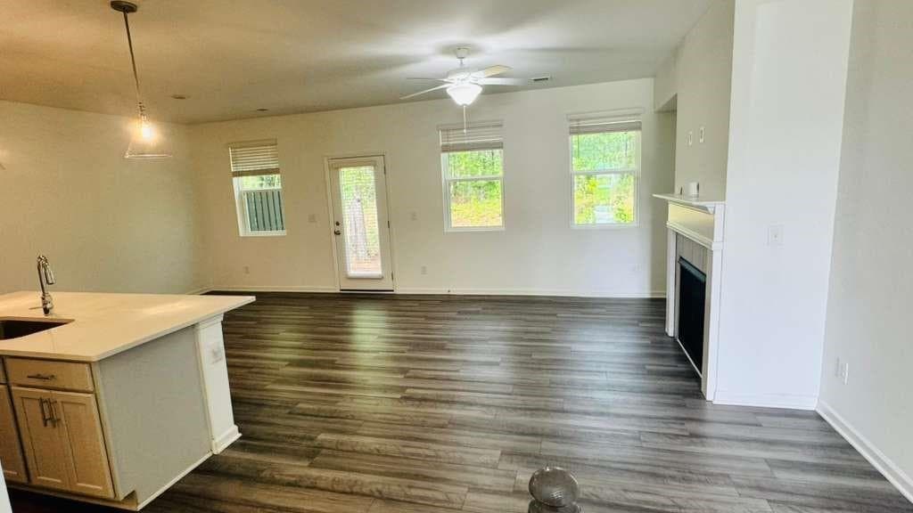 3 bedroom, 3 bathroom, 1,955 sq ft townhouse for sale at 4078 Haleston Road, Duluth, GA 30097 — photo 4