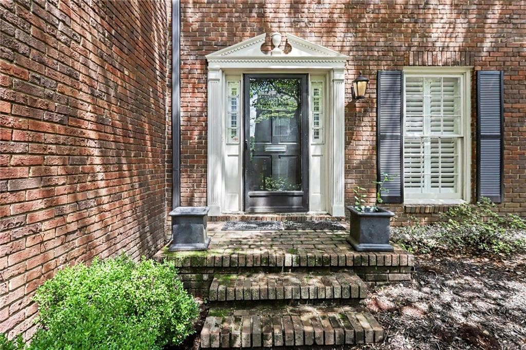 3 bedroom, 3 bathroom, 2,412 sq ft condominium sold at 5217 Glenridge Drive, Atlanta, GA 30342