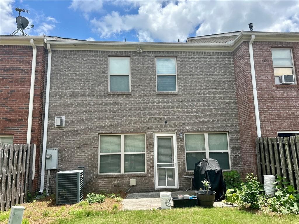 3 bedroom, 3 bathroom, 1,782 sq ft townhouse for sale at 3922 Snipes Court 55, Lilburn, GA 30047 — photo 3
