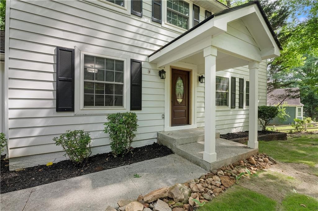 4 bedroom, 4 bathroom, 3,024 sq ft single family residence under contract at 1700 Ellenwood Drive, Roswell, GA 30075 — photo 2