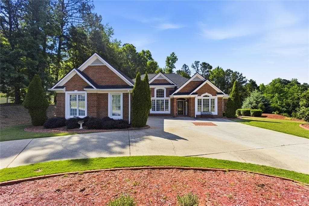 4 bedroom, 3 bathroom, 2,713 sq ft single family residence for sale at 1000 Laddington Lane, Peachtree City, GA 30269 — photo 2