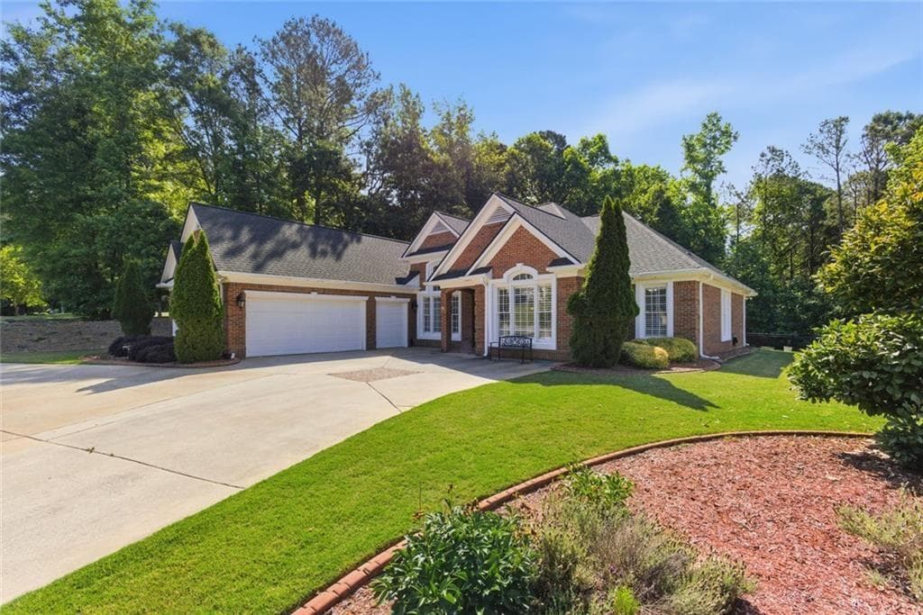 4 bedroom, 3 bathroom, 2,713 sq ft single family residence for sale at 1000 Laddington Lane, Peachtree City, GA 30269 — photo 3