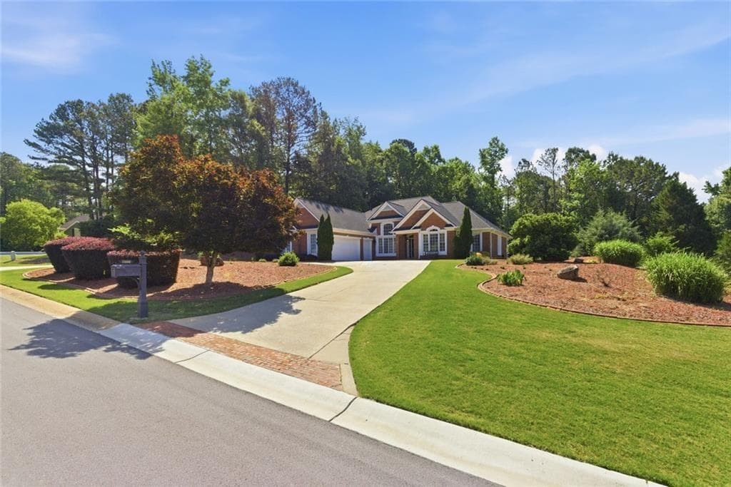 4 bedroom, 3 bathroom, 2,713 sq ft single family residence for sale at 1000 Laddington Lane, Peachtree City, GA 30269 — photo 4