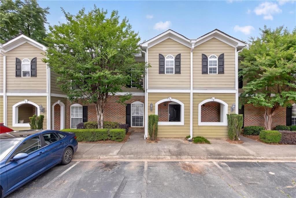 2 bedroom, 3 bathroom, 1,214 sq ft townhouse for sale at 816 Summer Place, Norcross, GA 30071