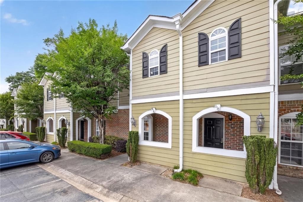 2 bedroom, 3 bathroom, 1,214 sq ft townhouse for sale at 816 Summer Place, Norcross, GA 30071 — photo 2