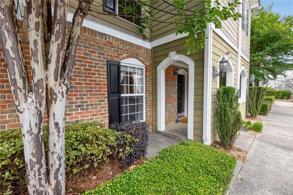 2 bedroom, 3 bathroom, 1,214 sq ft townhouse for sale at 816 Summer Place, Norcross, GA 30071 — photo 3