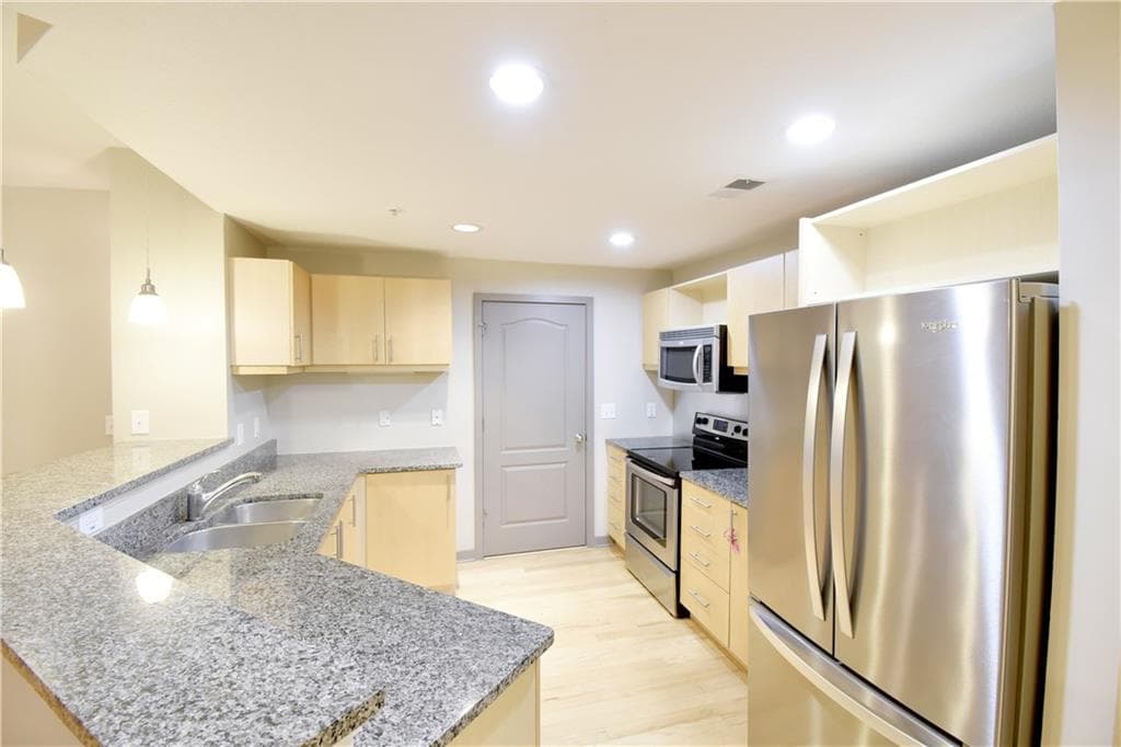 2 bedroom, 2 bathroom, 1,166 sq ft condominium for sale at 390 17th Street 2024, Atlanta, GA 30363 — photo 4