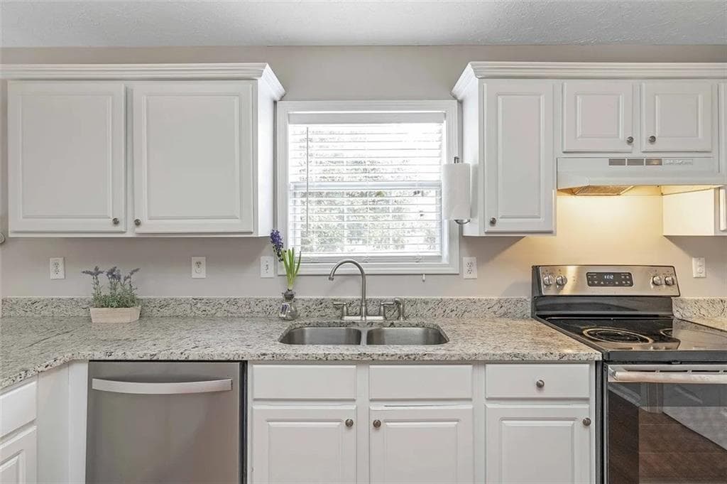 5 bedroom, 3 bathroom, 2,688 sq ft single family residence for sale at 1196 Adah Court, Lawrenceville, GA 30043 — photo 5
