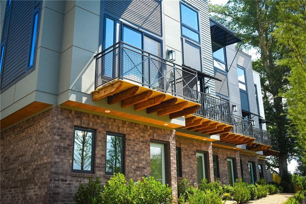 2 bedroom, 3 bathroom, 1,454 sq ft townhouse for sale at 2199 Lenox Road 17, Atlanta, GA 30324 — photo 2