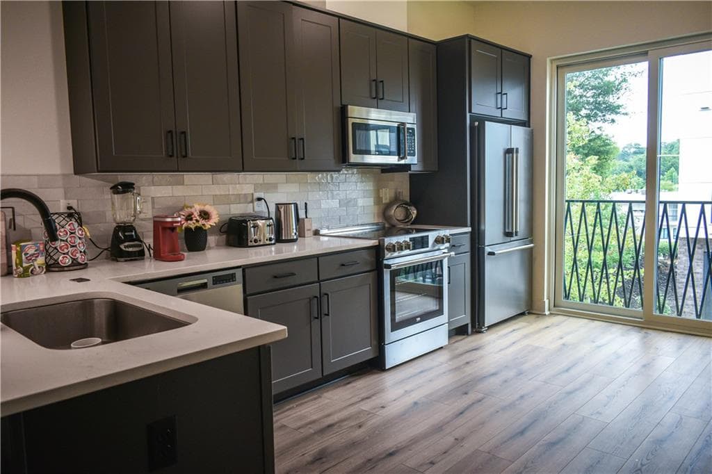 2 bedroom, 3 bathroom, 1,454 sq ft townhouse for sale at 2199 Lenox Road 17, Atlanta, GA 30324 — photo 4