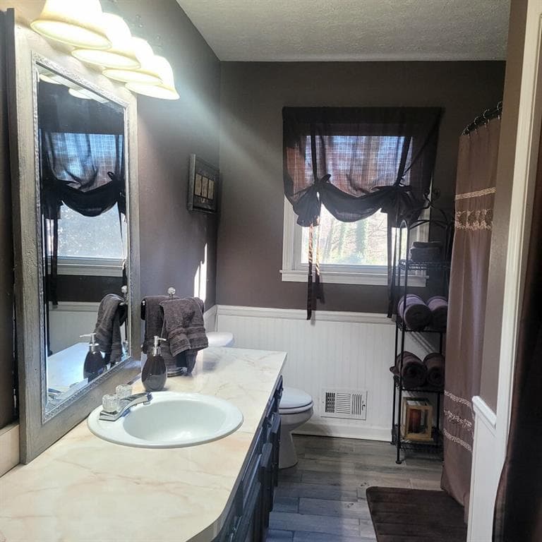 4 bedroom, 3 bathroom, 1,641 sq ft single family residence under contract at 313 Chattahoochee Way, Woodstock, GA 30188 — photo 3