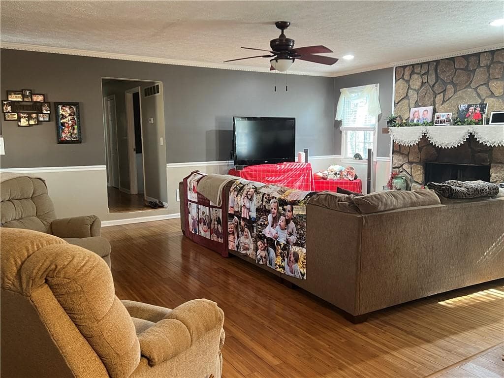 4 bedroom, 3 bathroom, 1,641 sq ft single family residence under contract at 313 Chattahoochee Way, Woodstock, GA 30188 — photo 10