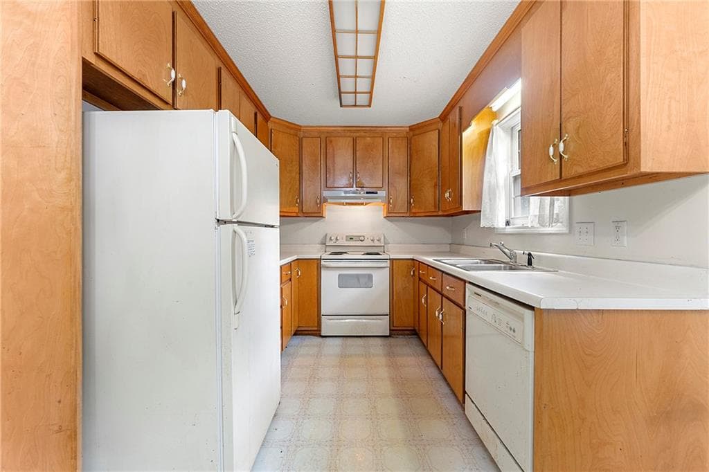 3 bedroom, 2 bathroom, 1,454 sq ft single family residence for sale at 1480 E Broad Street, Athens, GA 30601 — photo 2