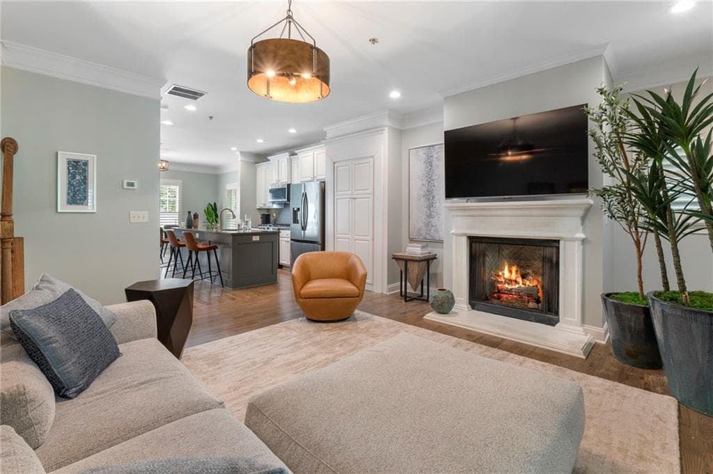 3 bedroom, 4 bathroom, 1,941 sq ft townhouse for sale at 402 Wade Creek Road, Alpharetta, GA 30009 — photo 2