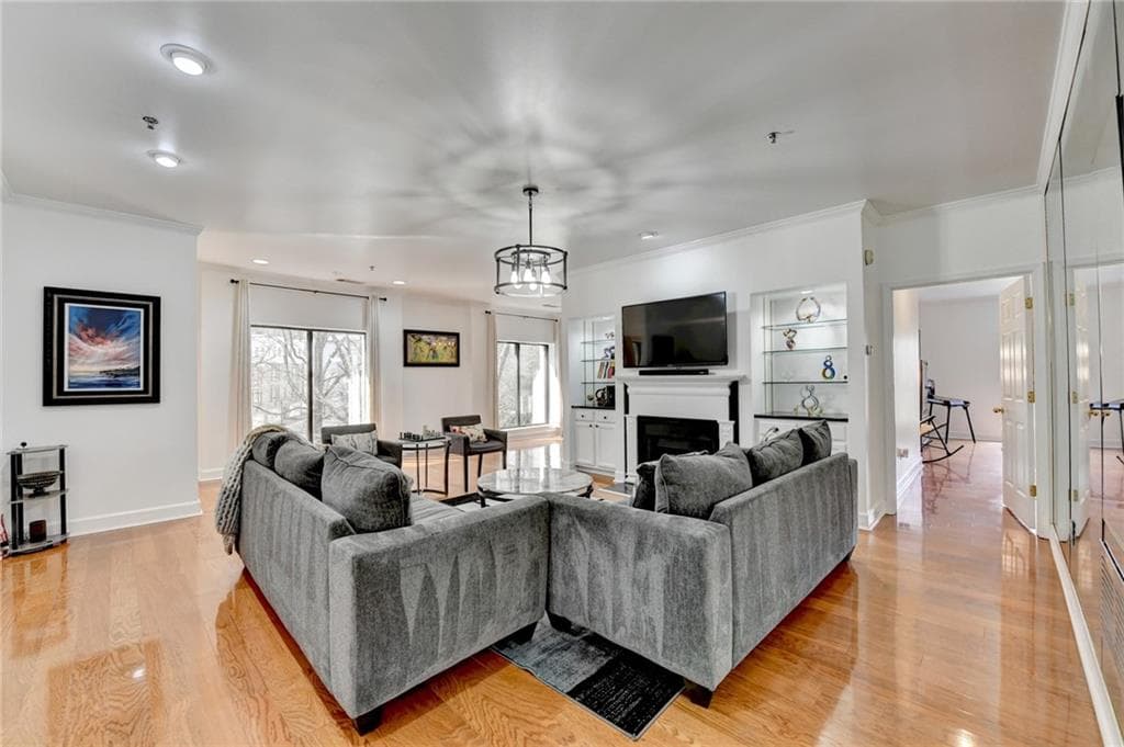 2 bedroom, 3 bathroom, 1,798 sq ft condominium under contract at 2865 Lenox Road 409, Atlanta, GA 30324 — photo 3